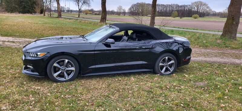 Schwarz Gebraucht 2015 Ford Mustang Cabrio | 22.999 € (Fairer Preis) - Bild 1/4
