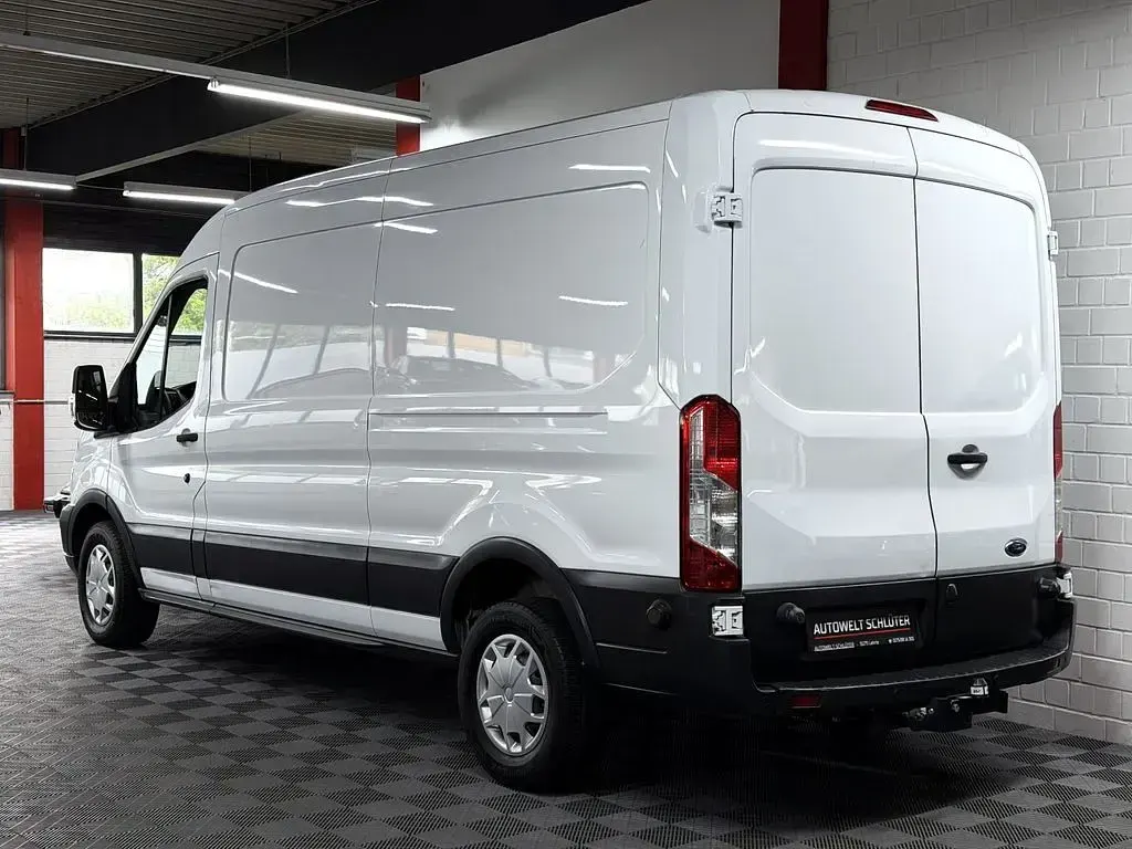 Gebraucht Ford Transit Trend 131 PS (96 kW) 2018 Weiß Van