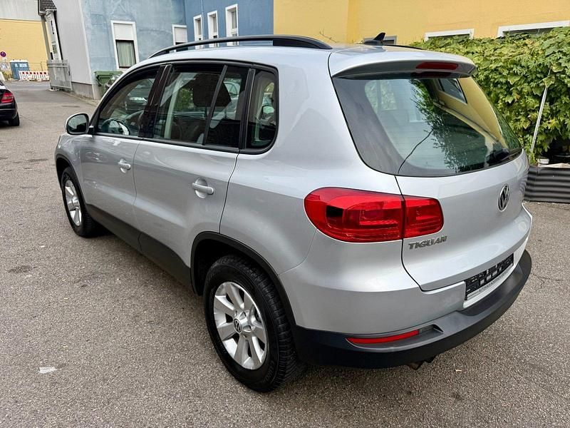 Gebraucht VW Tiguan Trendline 122 PS (89 kW) 2012 Grau SUV