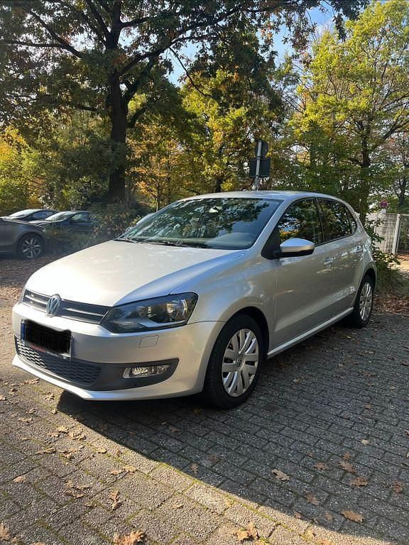 Silber Gebraucht 2010 VW Polo Team Limousine | 6.500 € (Fairer Preis) - Bild 1/4