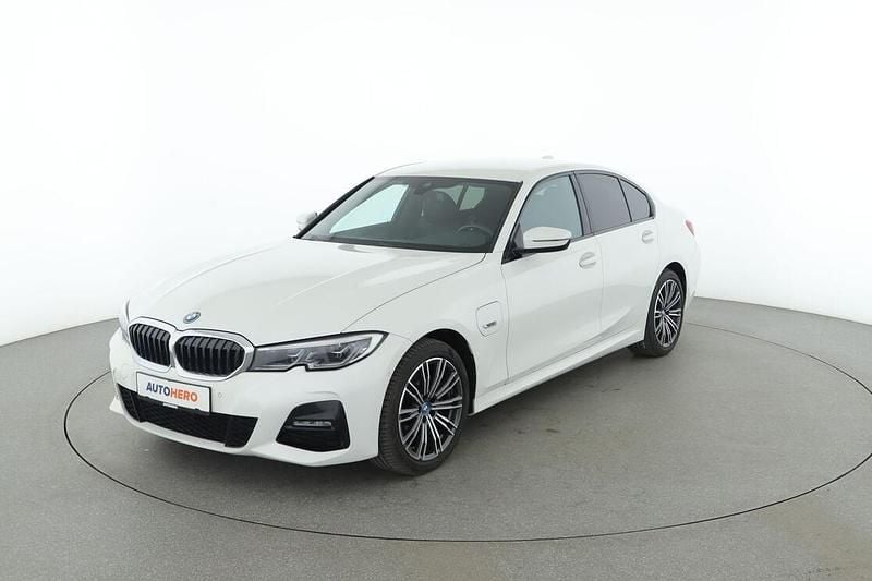 Weiß Gebraucht 2022 BMW 320 M Sport Limousine | 28.570 € (Superpreis) - Bild 1/3