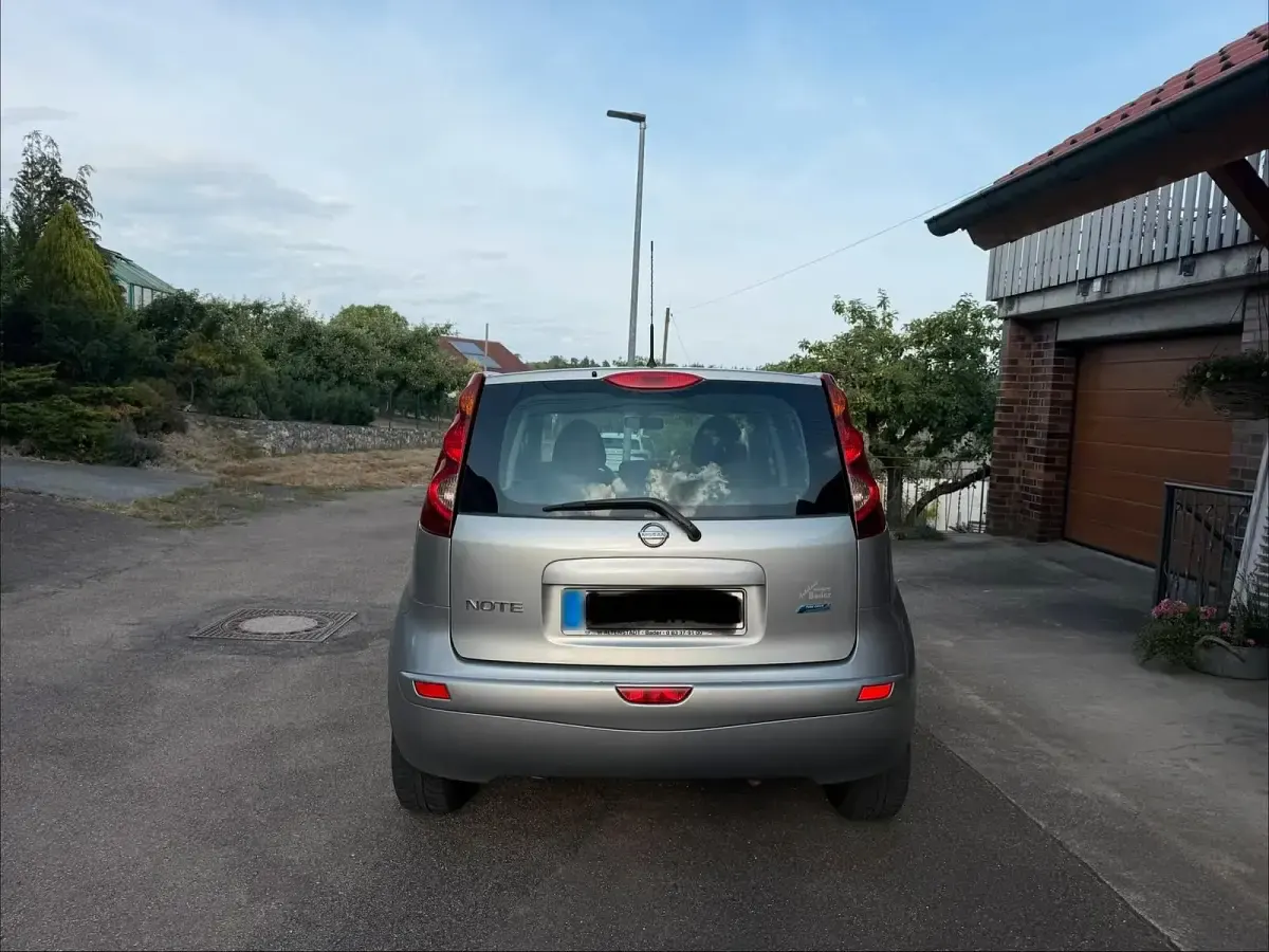 Gebraucht Nissan Note 88 PS (64 kW) 2010 Silber Kleinwagen