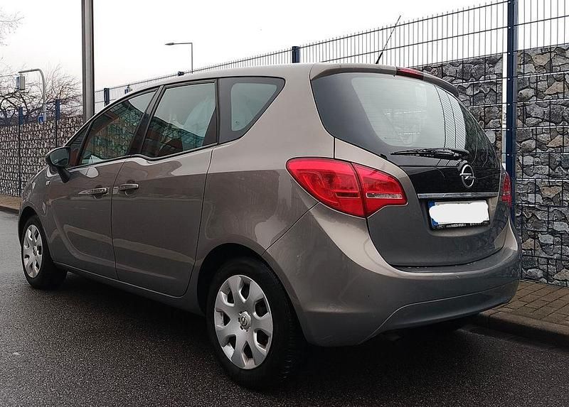 Gebraucht Opel Meriva Edition 101 PS (74 kW) 2012 Braun Van / Kleinbus