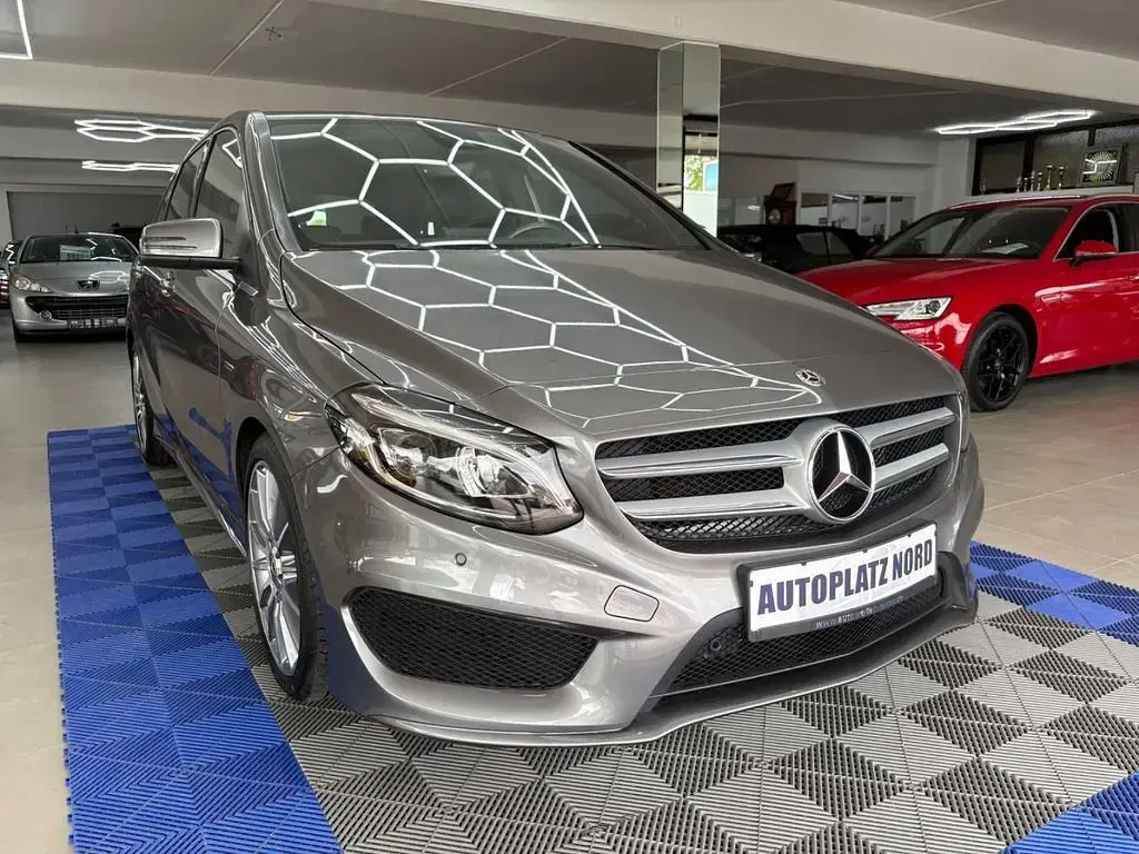 Gebraucht Mercedes B200 Style 156 PS (114 kW) 2018 Grau Kleinwagen