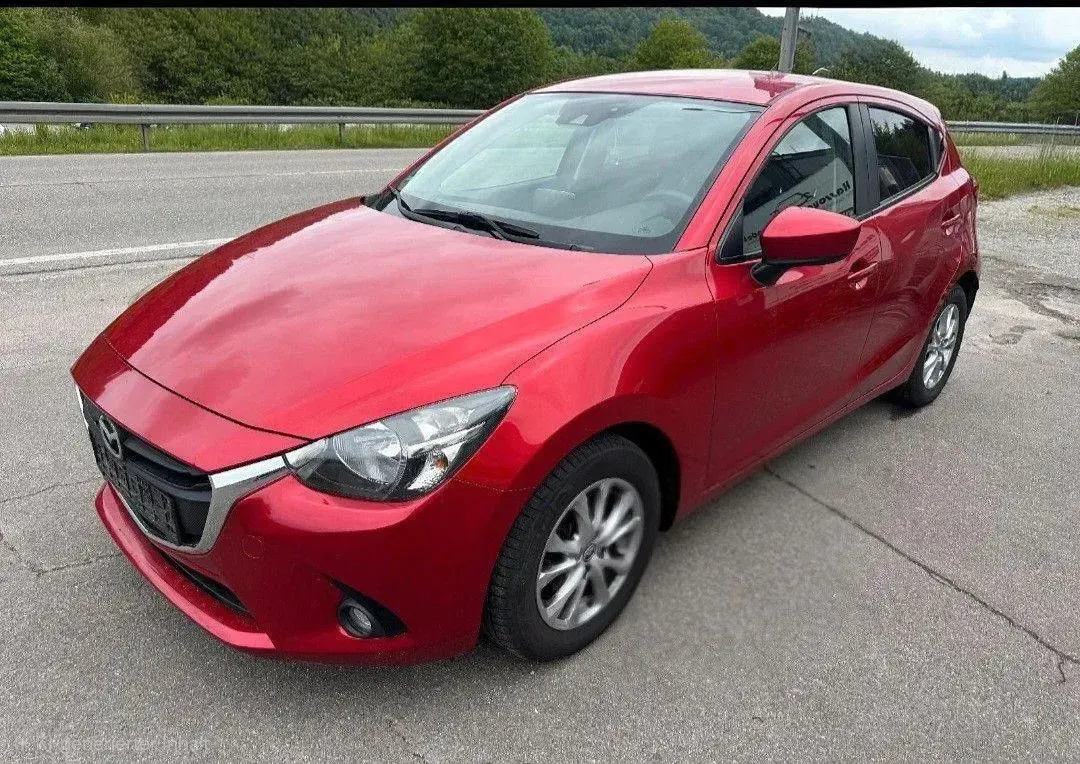 Gebraucht Mazda 2 Exclusive-Line 90 PS (66 kW) 2016 Rot Kleinwagen