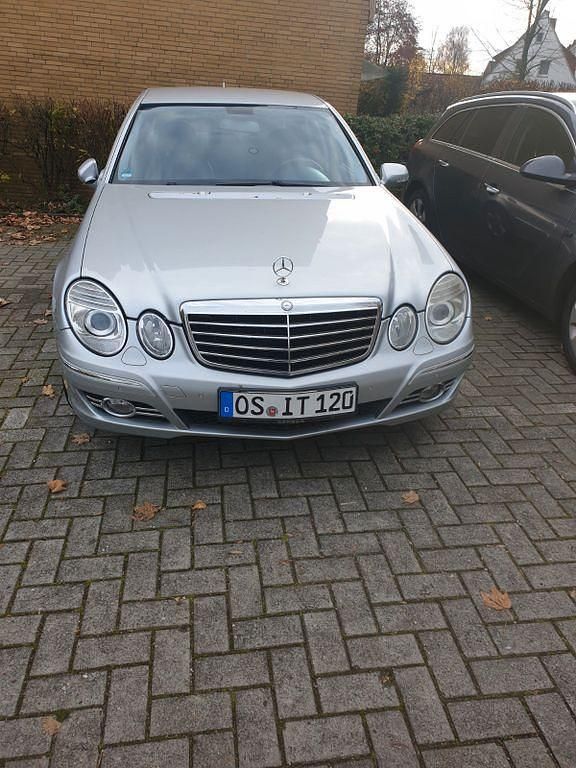 Silber Gebraucht 2007 Mercedes E200 Avantgarde Limousine | 4.000 € (Guter Preis) - Bild 1/3