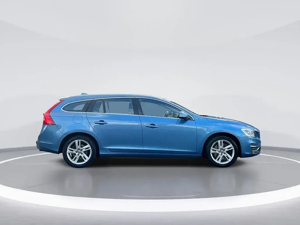 Gebraucht Volvo V60 Summum 215 PS (158 kW) 2013 Blau Kombi