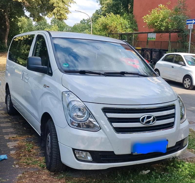 Weiß Gebraucht 2017 Hyundai H-1 Van / Kleinbus | 15.800 € (Fairer Preis) - Bild 1/4