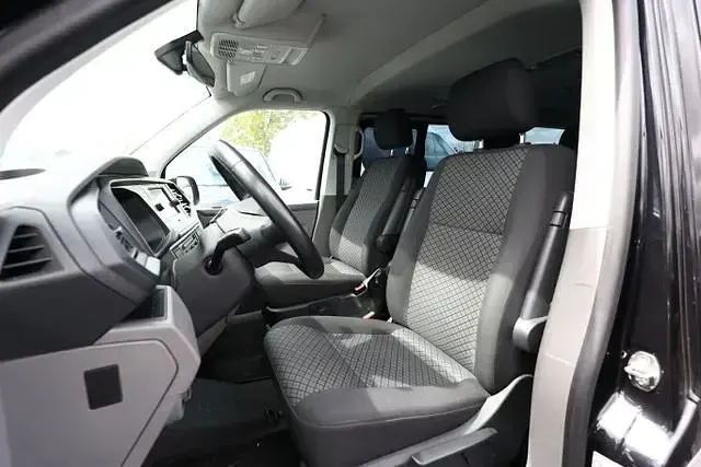 Gebraucht VW Caravelle Trendline 150 PS (110 kW) 2021 Deep black perleffekt deep black perleffekt Van
