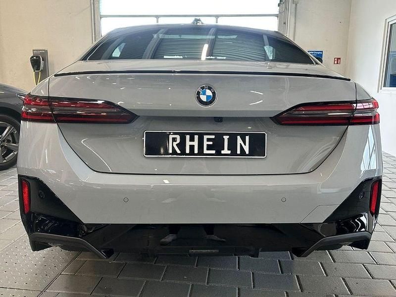Gebraucht BMW 540 Performance 303 PS (222 kW) 2026 M brooklyn grau metallic Limousine