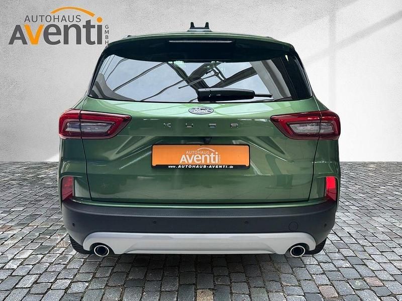 Neu Ford Kuga Titanium 151 PS (111 kW) 2025 Grün SUV