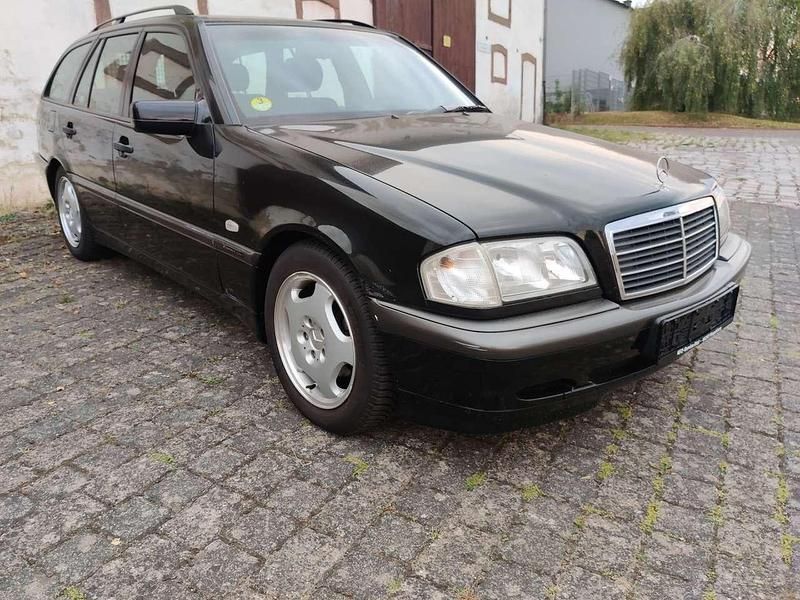 Gebraucht Mercedes 180 102 PS (75 kW) 2000 Schwarz Limousine