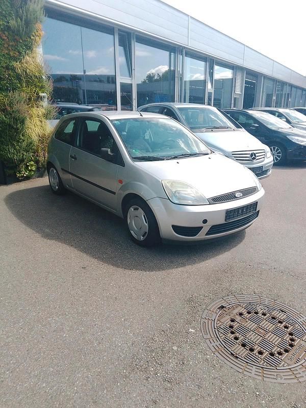 Silber Gebraucht 2005 Ford Fiesta Limousine | 1.550 € (Guter Preis) - Bild 1/3