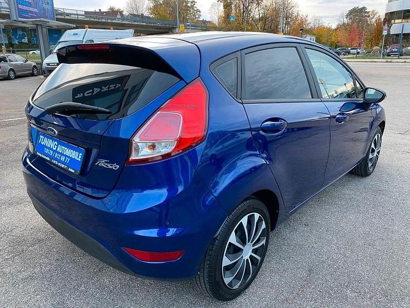 Gebraucht Ford Fiesta Trend 82 PS (60 kW) 2015 Blau Limousine