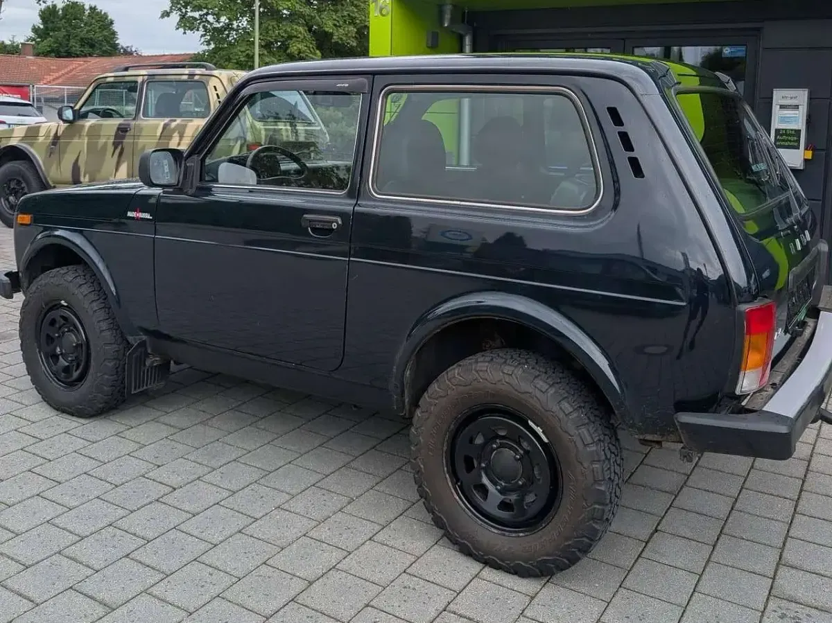 Gebraucht Lada niva 83 PS (61 kW) 2016 Grün SUV
