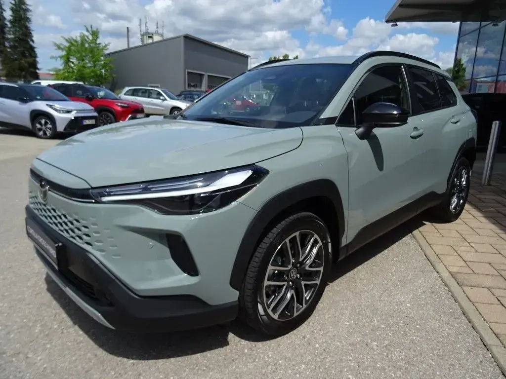 Neu Toyota Corolla Cross 140 PS (102 kW) 2026 Urban khaki SUV