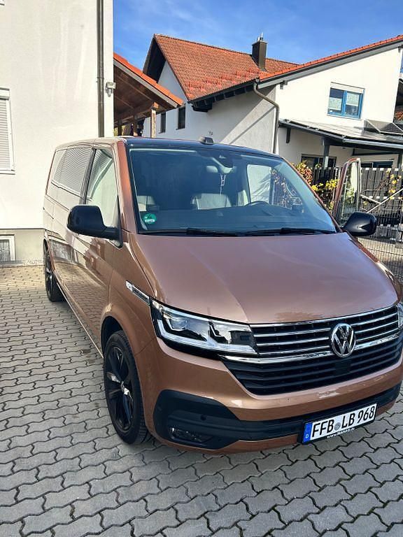 Orange Gebraucht 2022 VW Multivan Van | 65.560 € - Bild 1/4