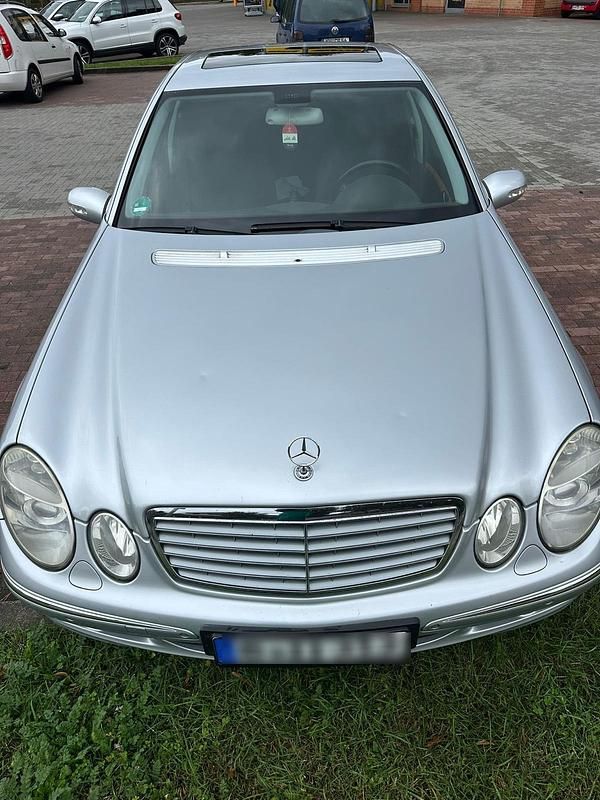 Silber Gebraucht 2005 Mercedes E280 Limousine | 5.000 € (Fairer Preis) - Bild 1/4
