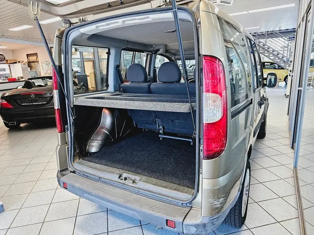 Gebraucht Fiat Doblò Active 84 PS (61 kW) 2006 Braun Van / Kleinbus