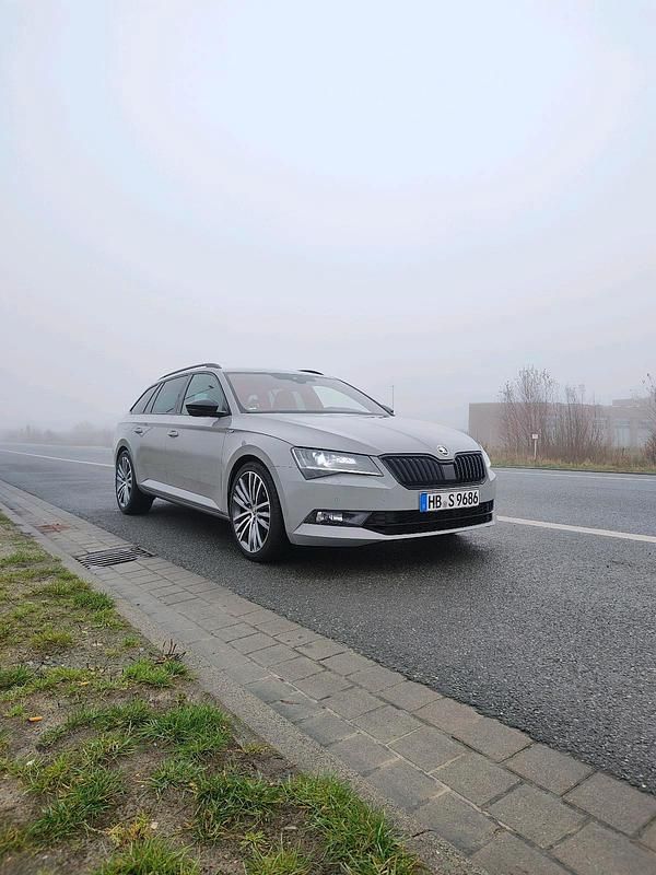 Gebraucht Skoda Superb SportLine 190 PS (139 kW) 2018 Grau Kombi