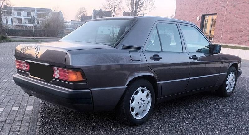 Gebraucht Mercedes 190 109 PS (80 kW) 1992 Violet Limousine