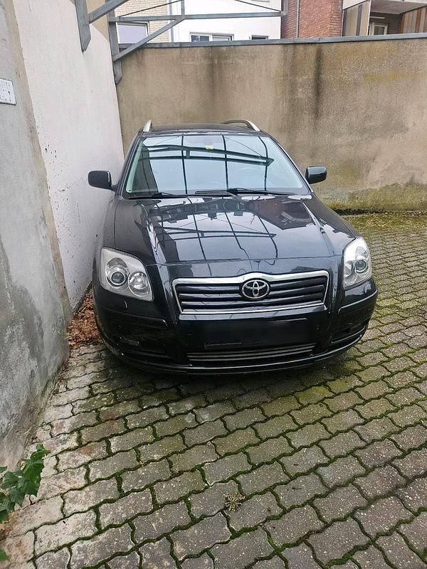 Schwarz Gebraucht 2005 Toyota Avensis Kombi | 1.650 € (Superpreis) - Bild 1/4