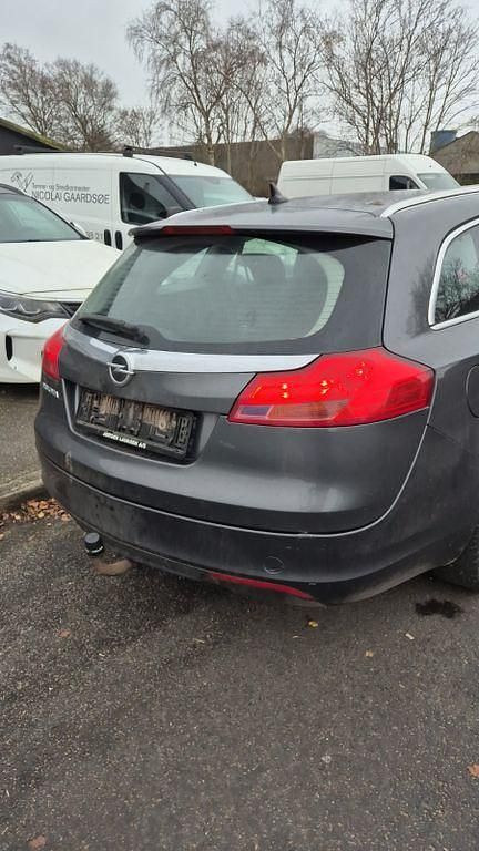 Gebraucht Opel Insignia Design Edition 140 PS (102 kW) 2012 Grau Limousine