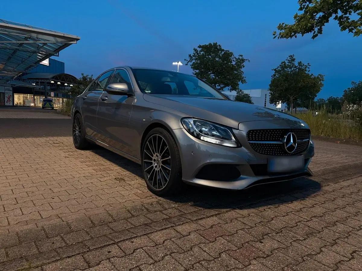 Gebraucht Mercedes C180 156 PS (114 kW) 2016 Grau Limousine