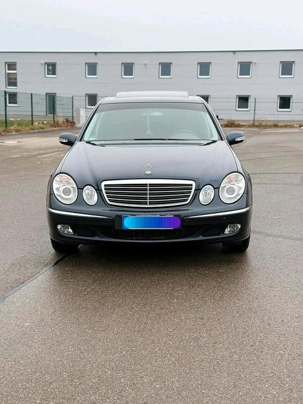 Schwarz Gebraucht 2003 Mercedes E200 Limousine | 4.150 € (Fairer Preis) - Bild 1/4