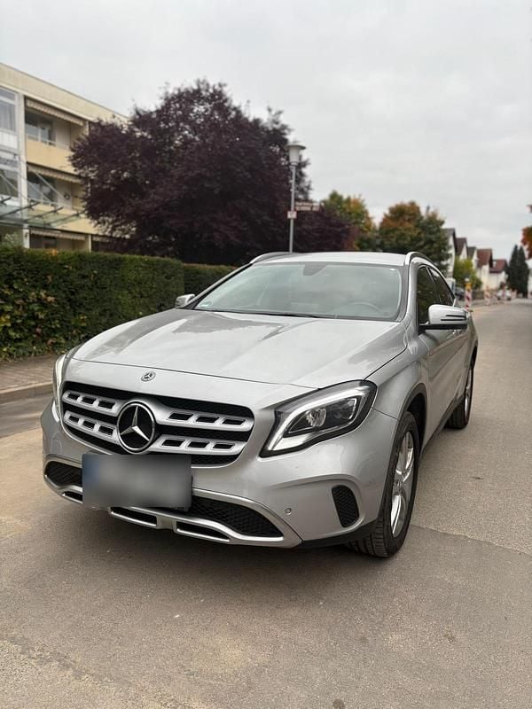 Silber Gebraucht 2018 Mercedes GLA220 SUV | 19.999 € (Guter Preis) - Bild 1/4