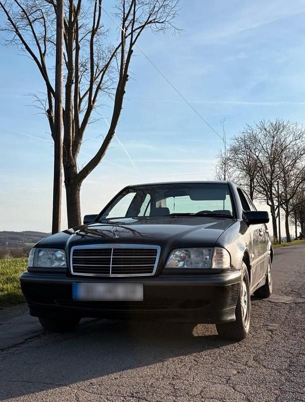 Gebraucht Mercedes C180 122 PS (89 kW) 1999 Schwarz Limousine