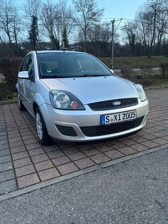 Silber Gebraucht 2008 Ford Fiesta Limousine | 2.000 € (Fairer Preis) - Bild 1/4