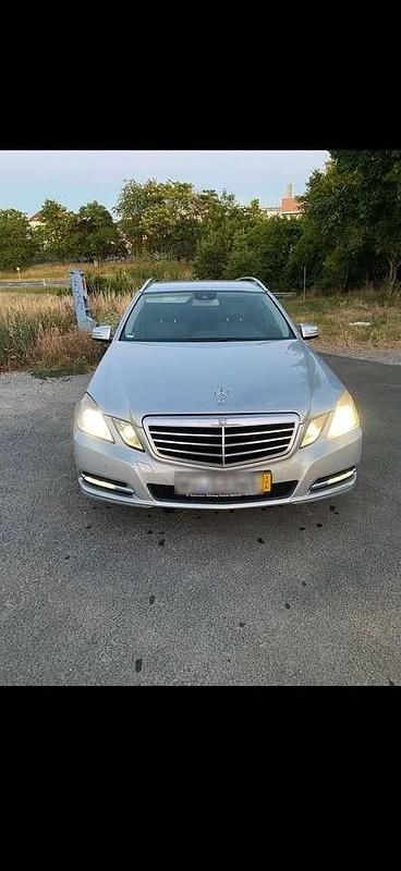 Gebraucht Mercedes E350 Avantgarde 265 PS (194 kW) 2011 Kombi