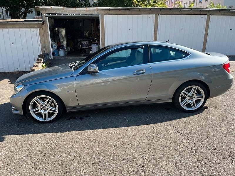 Grau Gebraucht 2012 Mercedes 350 Coupé | 19.999 € - Bild 1/4