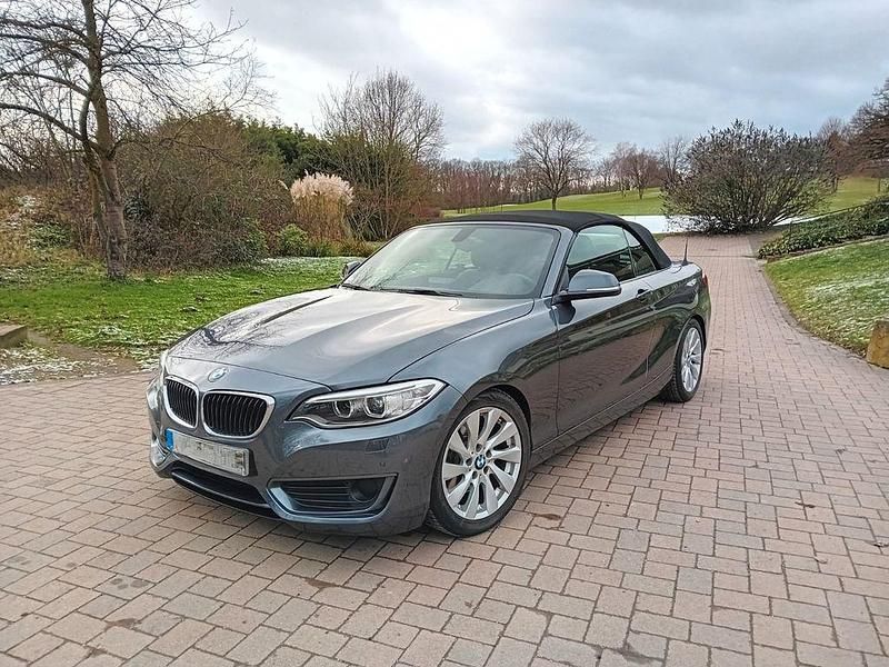 Grau Gebraucht 2015 BMW 220 Cabrio | 16.499 € (Fairer Preis) - Bild 1/4