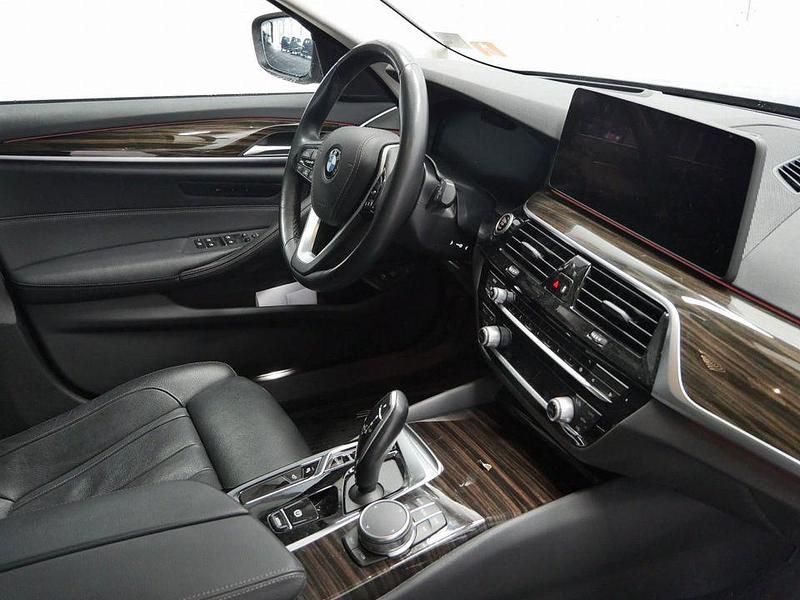 Gebraucht BMW 520 190 PS (139 kW) 2023 Schwarz Kombi