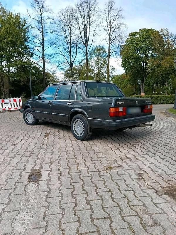 Używany Volvo 760 156 KM (114 kW) 1989 Szary Sedan/Limuzyna