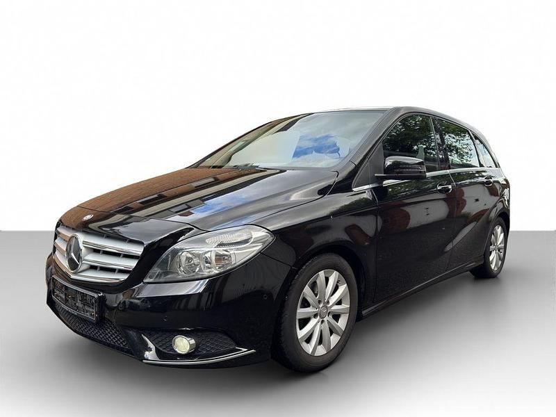 Schwarz Gebraucht 2014 Mercedes B180 Van / Kleinbus | 6.777 € (Fairer Preis) - Bild 1/4