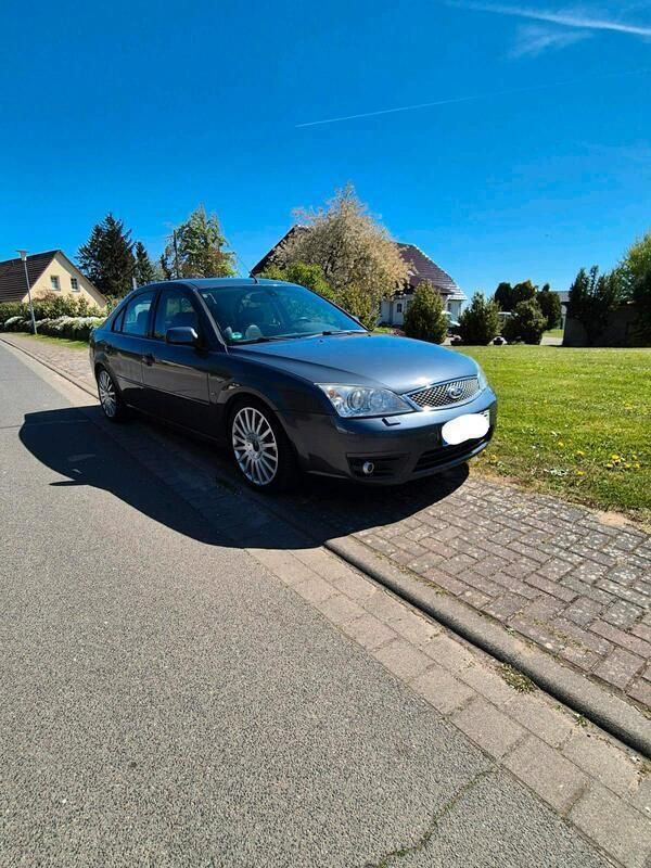 Grau Gebraucht 2003 Ford Mondeo ST-Line Limousine | 1.000 € (Fairer Preis) - Bild 1/4
