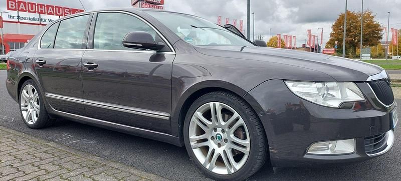 Braun Gebraucht 2009 Skoda Superb Elegance Limousine | 4.950 € (Superpreis) - Bild 1/4