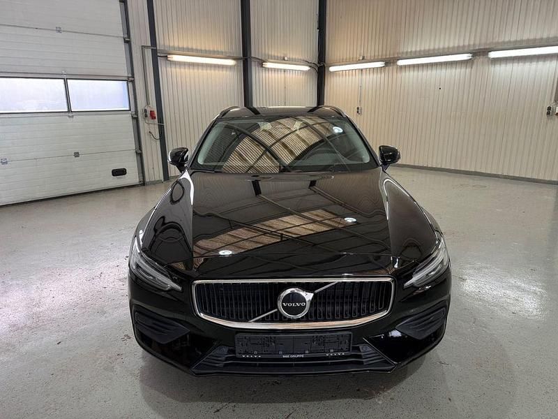 Gebraucht Volvo V60 Core 163 PS (119 kW) 2022 Schwarz Kombi