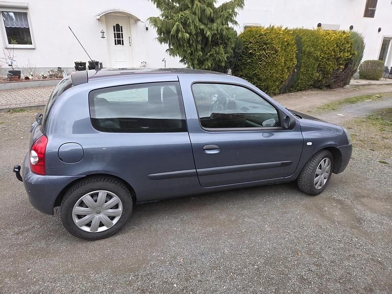 Gebraucht Renault Clio II 75 PS (55 kW) 2007 Blau Kleinwagen