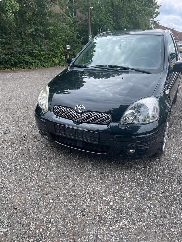 Schwarz Gebraucht 2004 Toyota Yaris Kleinwagen | 2.000 € (Superpreis) - Bild 1/4