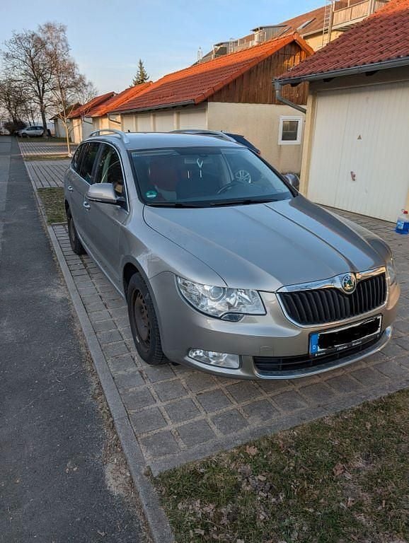 Gebraucht Skoda Superb Elegance 170 PS (125 kW) 2012 Silber Kombi