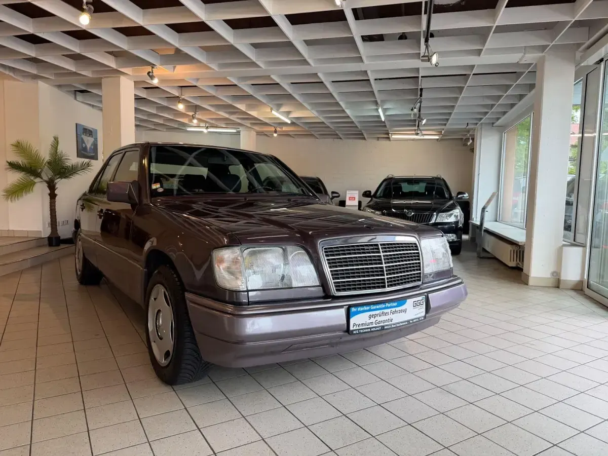 Gebraucht Mercedes E280 193 PS (141 kW) 1994 Braun Limousine