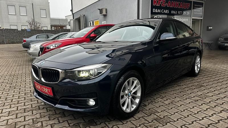 Second-hand BMW 320 184 CP (135 kW) 2017 Albastru Berlinǎ