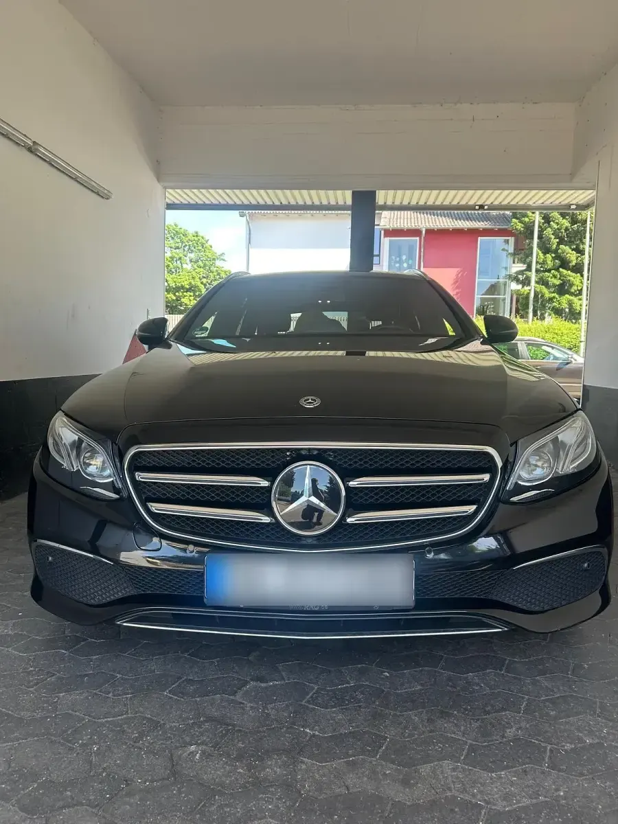 Gebraucht Mercedes E220 194 PS (142 kW) 2019 Schwarz Kombi