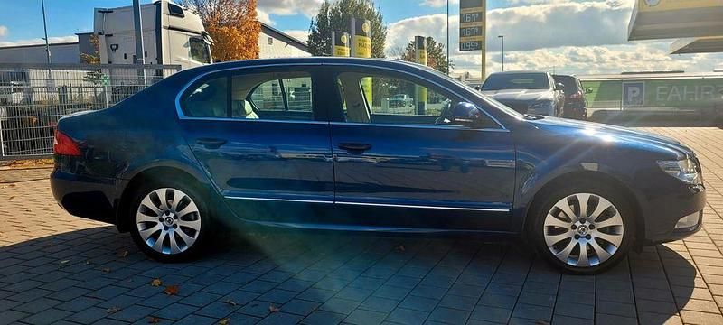 Gebraucht Skoda Superb Elegance 170 PS (125 kW) 2010 Modra storm/storm blau Limousine