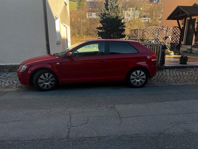 Gebraucht Audi A3 140 PS (102 kW) 2017 Rot Limousine