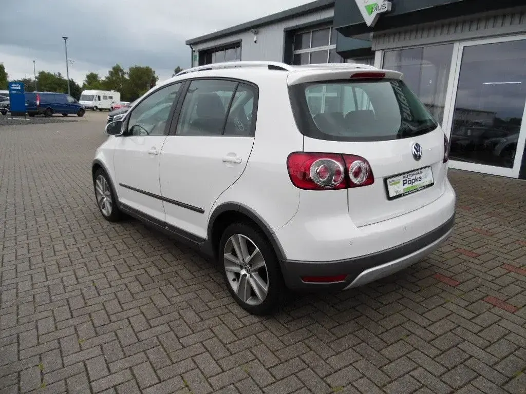 Usata VW Golf 105 CV (77 kW) 2011 Bianco Monovolume